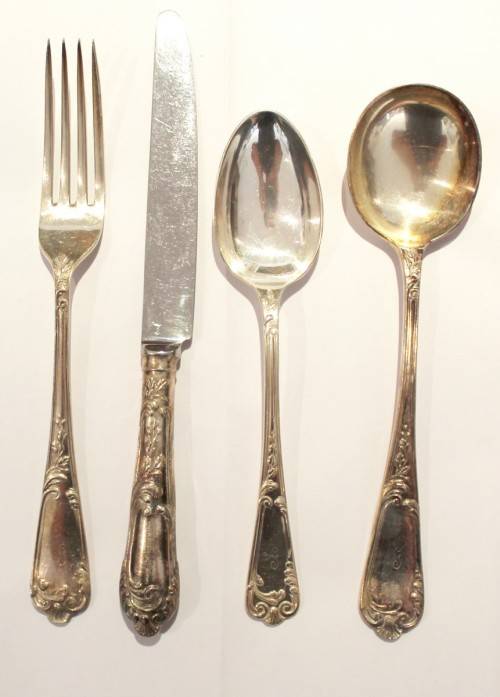Mannie Bros Sheffield - Canteen of cutlery in fitted cabinet - EPNS A1