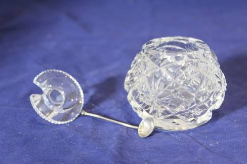 Cut glass - Condiment holder plus spoon - A beauty!! - Bid Now!!!