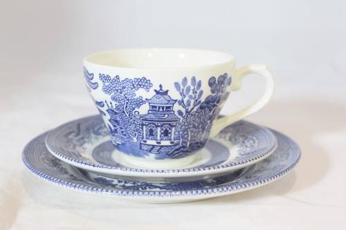 Churchill - Blue Willow - Trio - Blue and white - Stunning! - Bid Now!!!