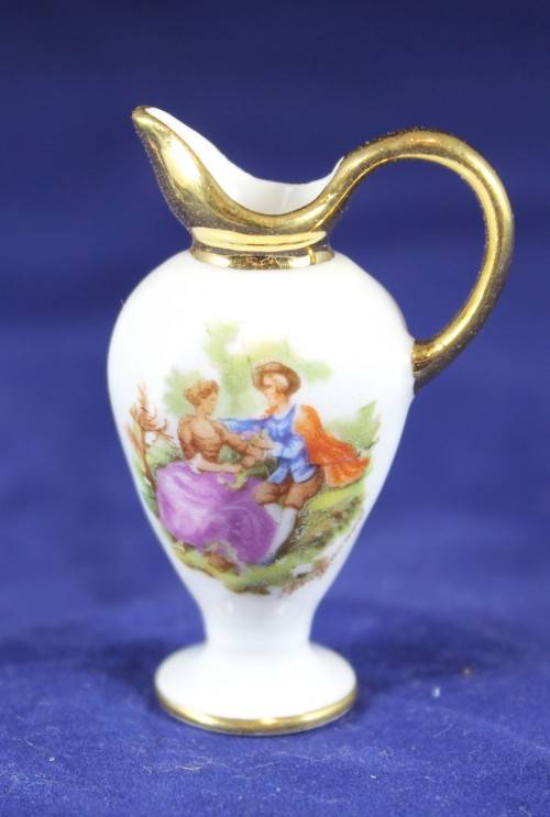 Limoges - Miniature urn - Victorian couple - Stunning piece!! - Low price!! - Bid now!!