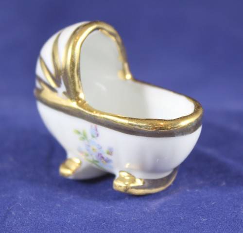 Limoges - Miniature baby cot - Stunning piece!! - Low price!! - Bid now!!
