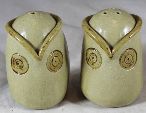 Owl Salt and Pepper Set - Adorable!! - Bid Now!