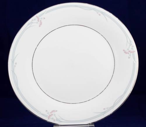 Royal Doulton - Carnation (H 5084) - Dinner Plate - Bid Now!!!