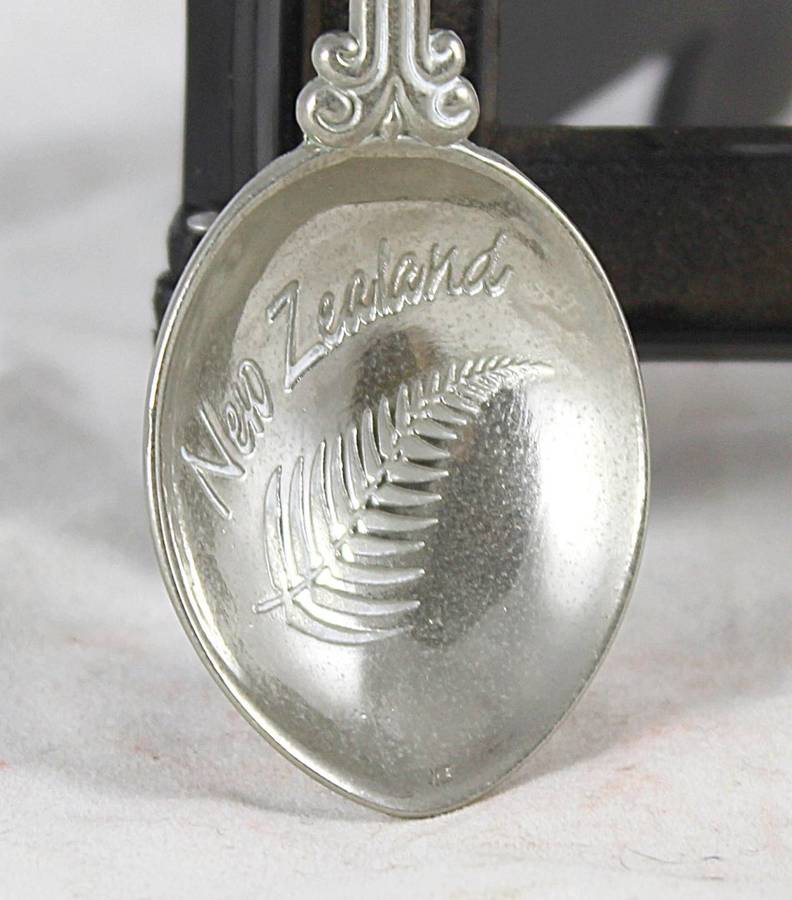 Souvenir Spoon - New Zealand - Beautiful! - Low Price!! - Bid Now!!!
