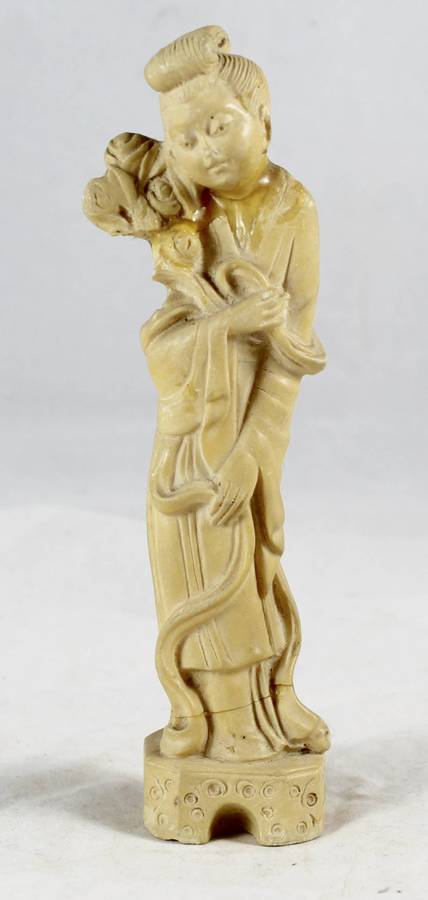 Molded - Geisha Figurine - Bid Now!!!