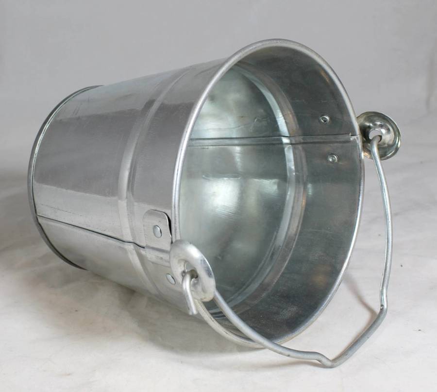 Tin Bucket - Low price!! - Bid now!!