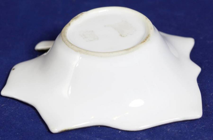 Leaf shaped - trinket bowl