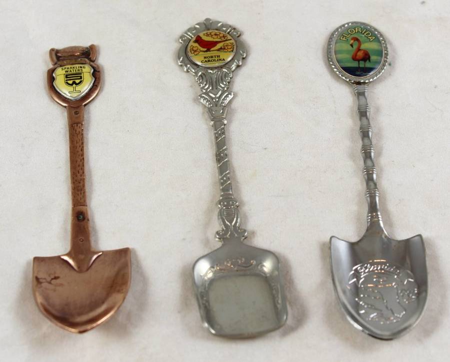 Souvenir spades - set of three