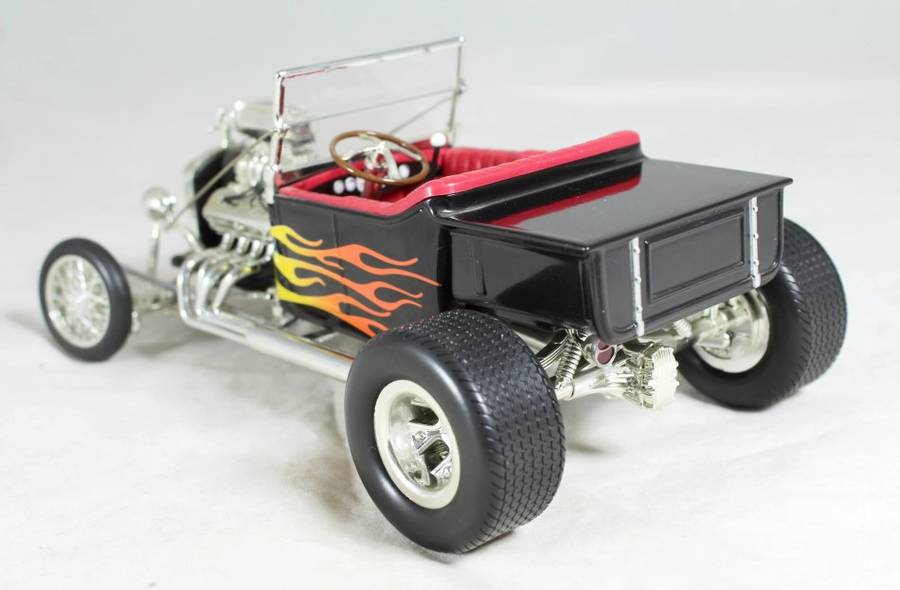 Johnny Lightning - 1923 Ford T-Bucket - 1:18 scale model
