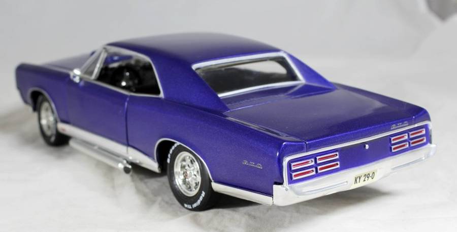 ERTL - 1967 GTO - xXx Movie - 1:18 Scale Model