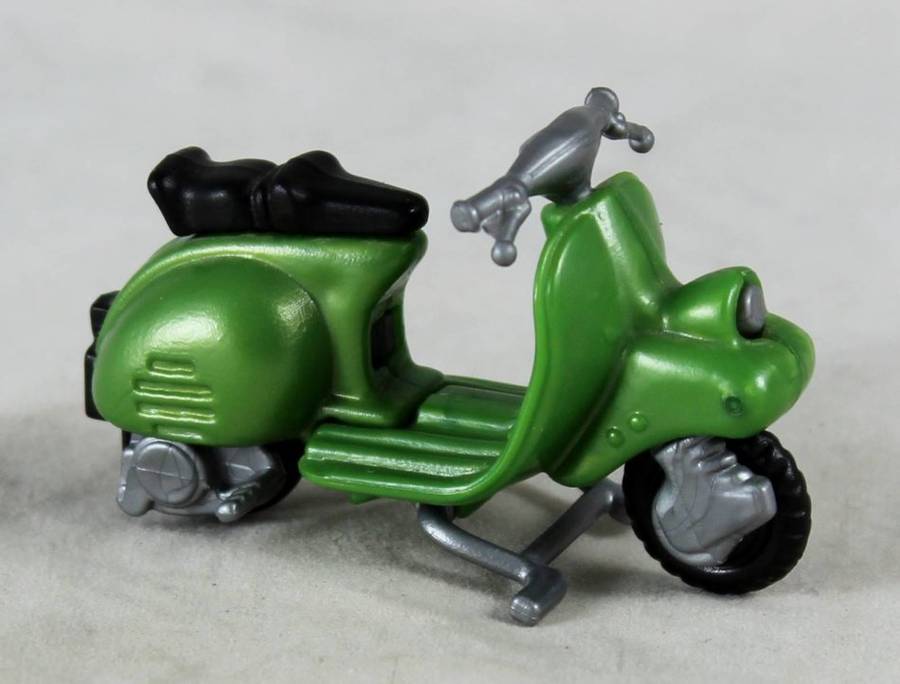 Miniature Plastic Scooter - Beautiful!! - Bid now!