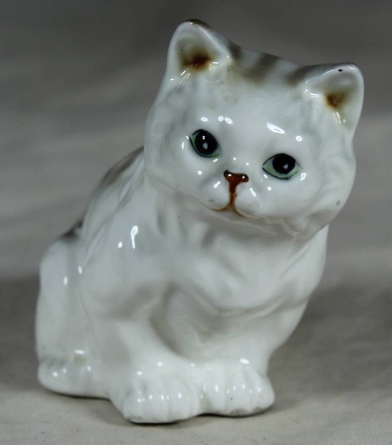 Small Porcelain Cat - BID NOW!!!