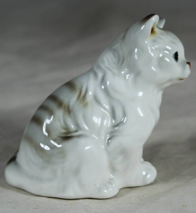 Small Porcelain Cat - BID NOW!!!