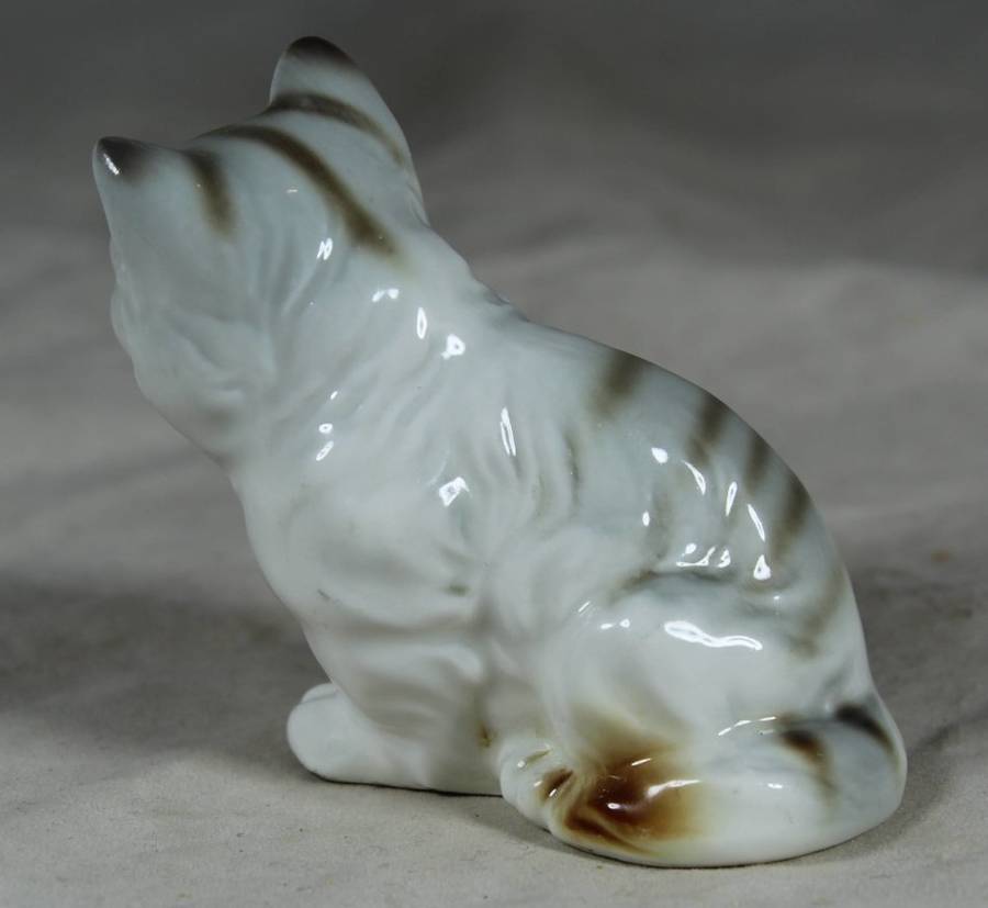 Small Porcelain Cat - BID NOW!!!