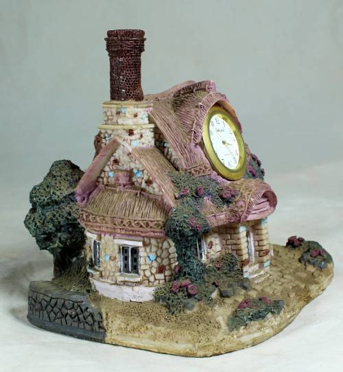 Large Cottage with Clock - Stunning - Bid Now!!