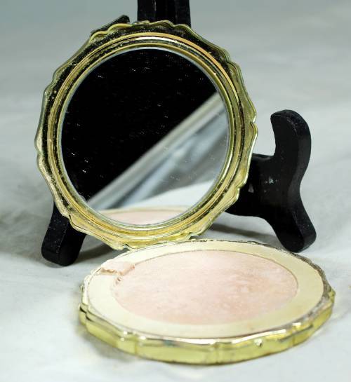 Powder Compact - Gold Herringbone - Bid Now!!