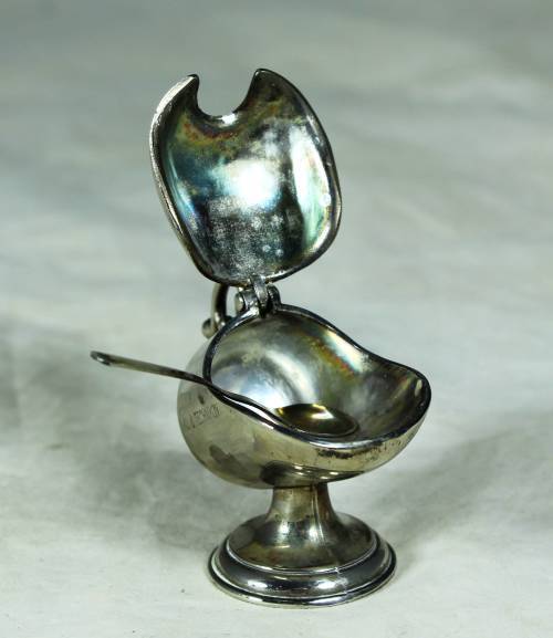 Miniature salts holder