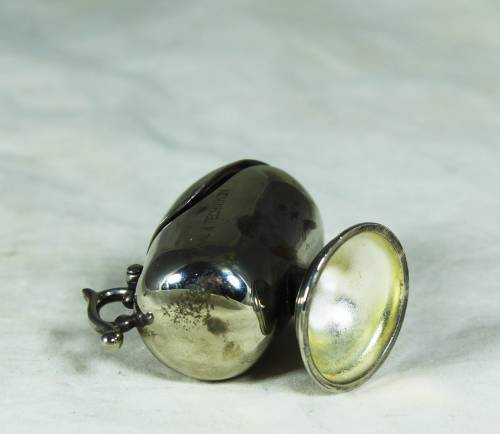 Miniature salts holder