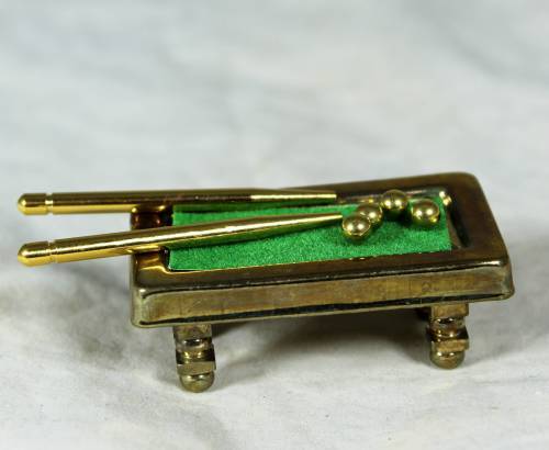 Miniature pool table