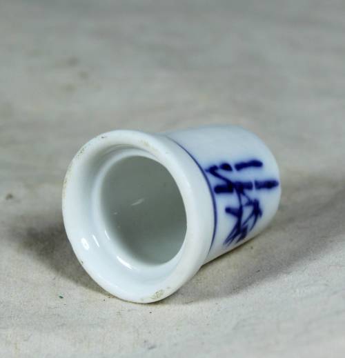Thimble - blue and white reeds