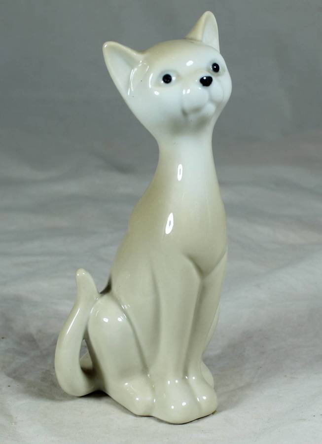 Seated Beige Cat - Beautiful !!!! - Bid Now!!!