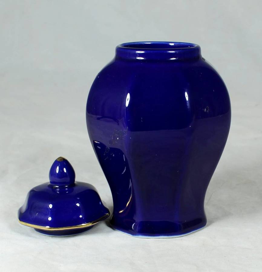 A Royal Blue Lidded Vase