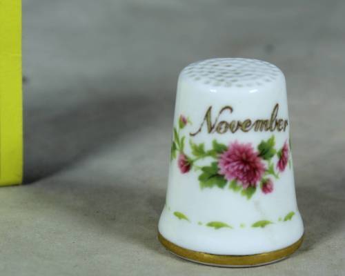 COLLECTABLE THIMBLE-ROYAL ALBERT (NOVEMBER) (LOVELY)-BID NOW!!
