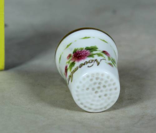 COLLECTABLE THIMBLE-ROYAL ALBERT (NOVEMBER) (LOVELY)-BID NOW!!