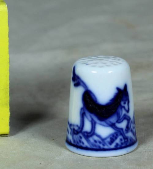LOVELY PORCELAIN THIMBLE (BLUE DOG) BID NOW!!!