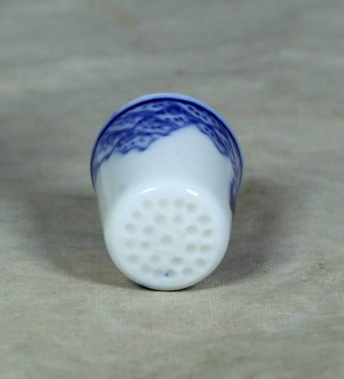 LOVELY PORCELAIN THIMBLE (BLUE DOG) BID NOW!!!