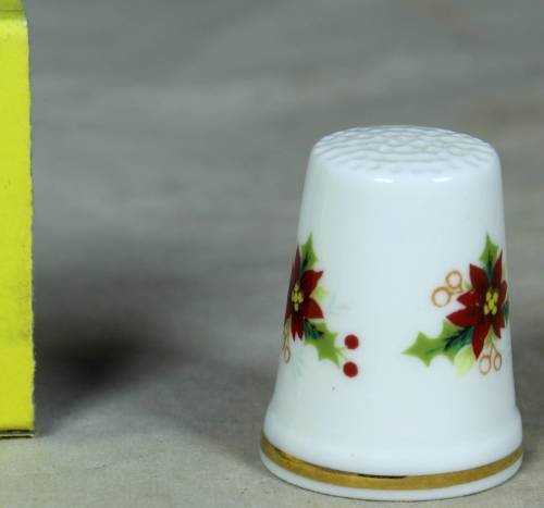THIMBLE-ROYAL ALBERT BONE CHINA ENGLAND POINSETTIA (RED FLOWER) BID NOW!