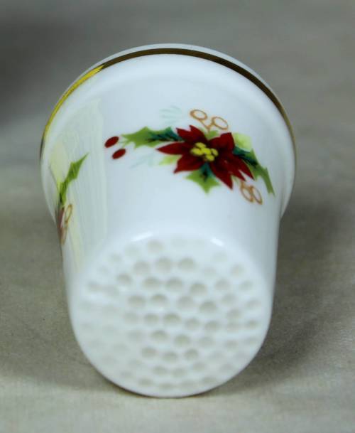 THIMBLE-ROYAL ALBERT BONE CHINA ENGLAND POINSETTIA (RED FLOWER) BID NOW!