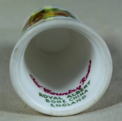 THIMBLE-BONE CHINA(STUNNING OLD COUNTRY ROSES-ROYAL ALBERT)BID NOW!