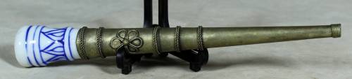 REPRODUCTION OPIUM PIPE (PORCELAIN&METAL)-BID NOW!!