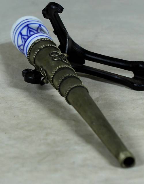 REPRODUCTION OPIUM PIPE (PORCELAIN&METAL)-BID NOW!!