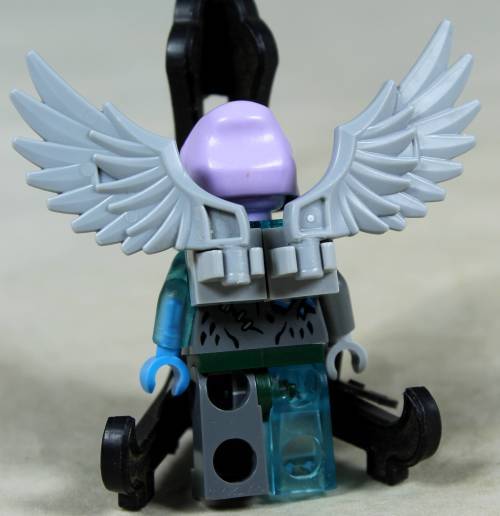 MINIATURE LEGO FIGURINE-VENOM LEGENDS OF CHIMA(TRANSLIGHT BLUE ARMOUR LOC096)BID NOW!!