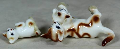 BEAUTIFUL PORCELAIN CAT WITH HER KITTENS BID NOW!!!