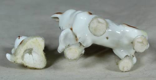 BEAUTIFUL PORCELAIN CAT WITH HER KITTENS BID NOW!!!
