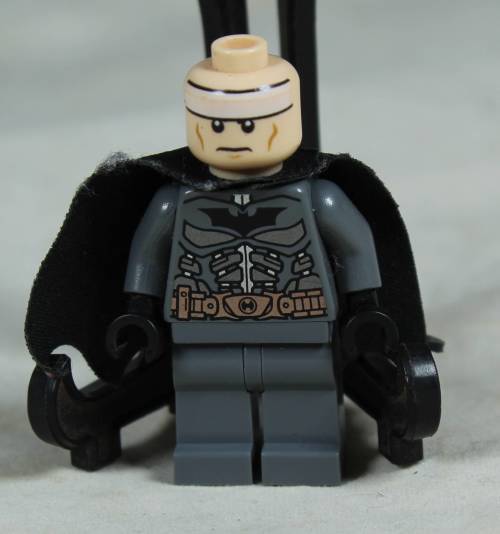 LEGO MINI FIGURINE-BATMAN(THE BAT VS BANE SH064)BID NOW