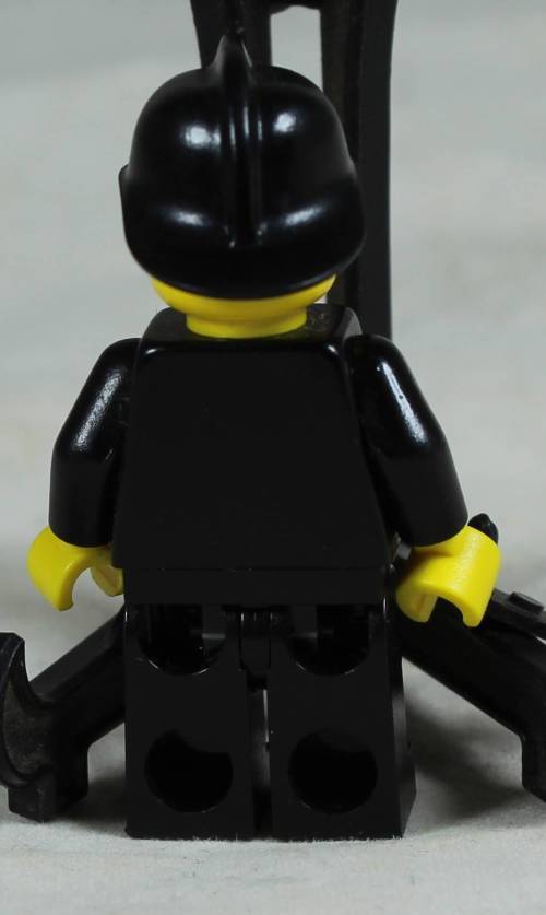 LEGO MINI FIGURINE-FIREMAN(BLAZE COMMANDER FIREC0177) BID NOW