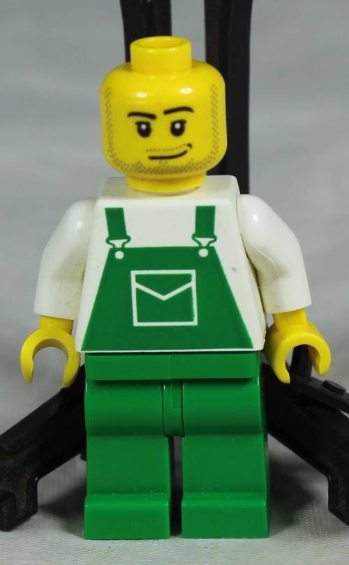 LEGO MINI FIGURINE-MAN IN GREEN OVERALLS(MARKET STREET OVR032)BID NOW!!