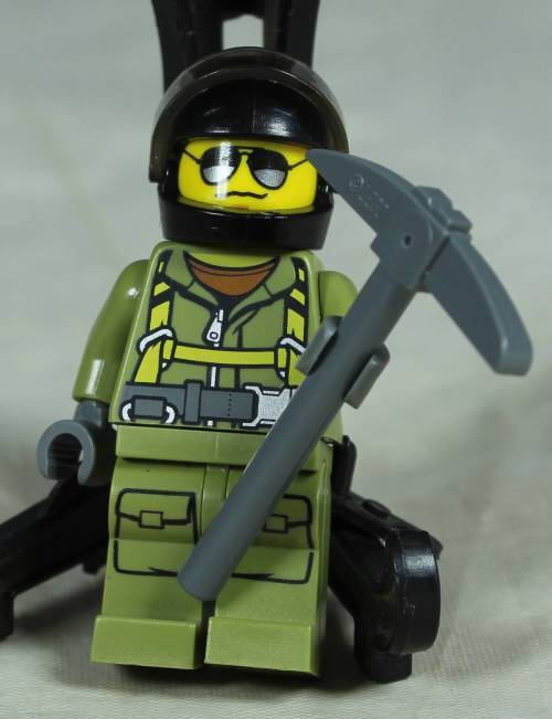 Lego mini figurine - Volcano explorer (Volcano helicopter CTY0697)