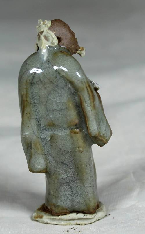 STUNNING COLLECTABLE MUD MEN-MAN HOLDING A FAN BID NOW!!!