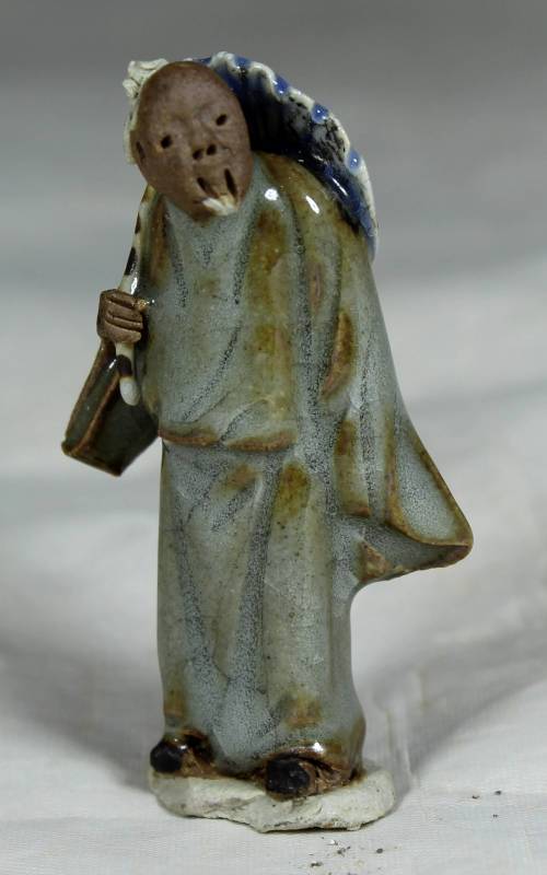 STUNNING COLLECTABLE MUD MEN-MAN WITH A CANE BID NOW!!!