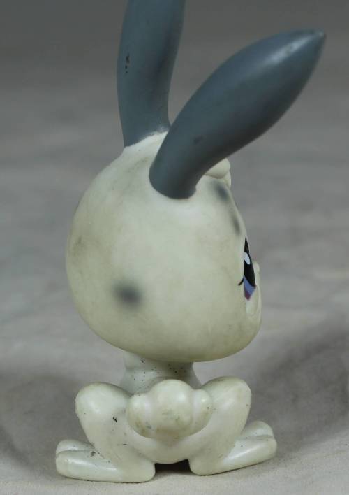 LITTLEST PET SHOP AUTHENTIC RANGE WITH A RED MAGNET(HASBRO 2004)RABBIT#18(SO CUTE)BID NOW!