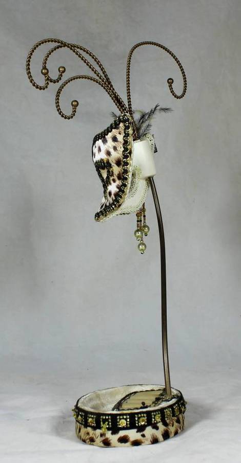 VINTAGE OPERA MASK NECKLACE STAND(STUNNING)-BID NOW!
