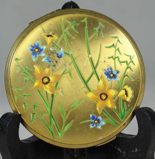 Powder compact with flowers