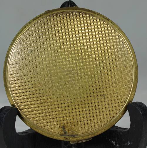 Powder compact with flowers