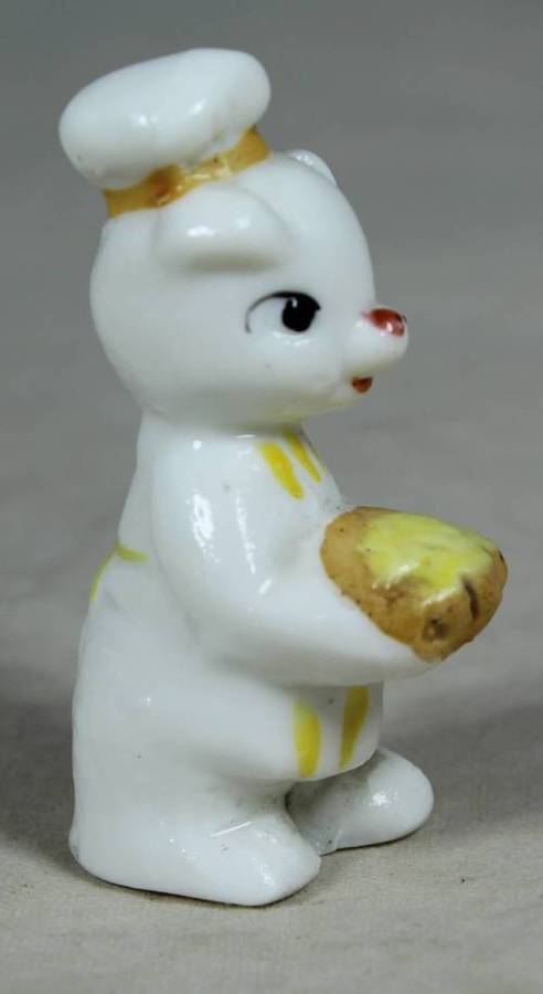 Miniature chef kitty with bread