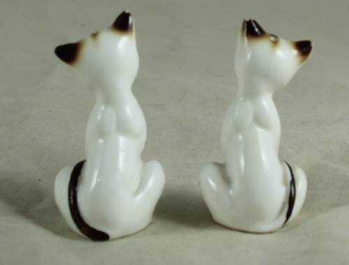 Porcelain cat salt & pepper set